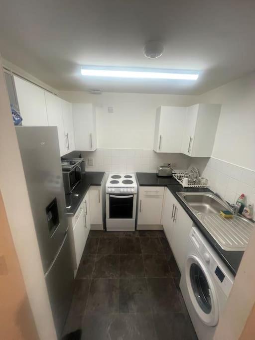 Lovely Spacious Entire 1 Bedroom Apartment - New Management London Exterior photo